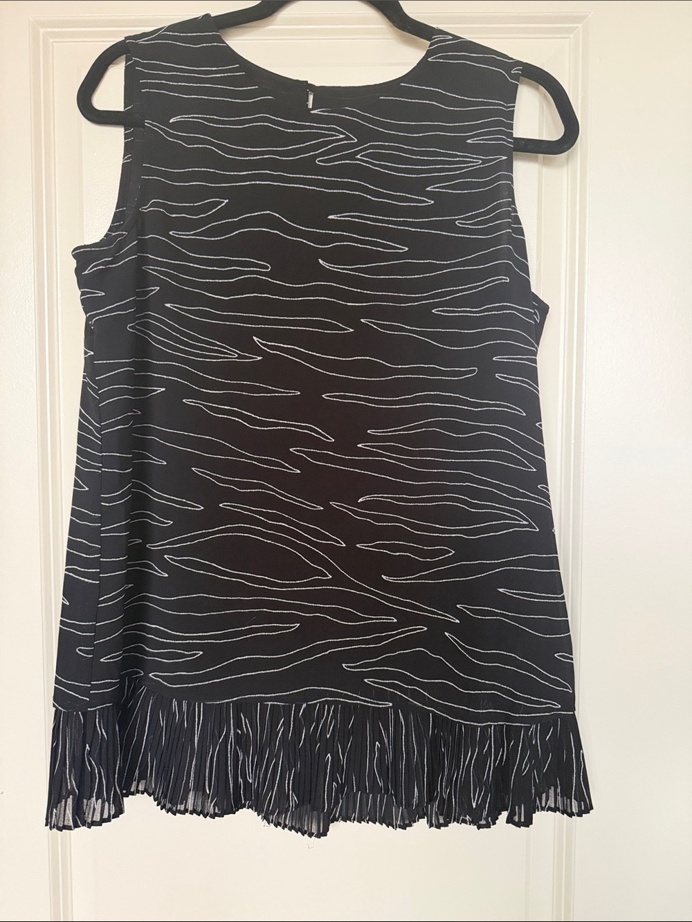 DKNY Black Sleeveless Zebra-Print Fringe Hem Top